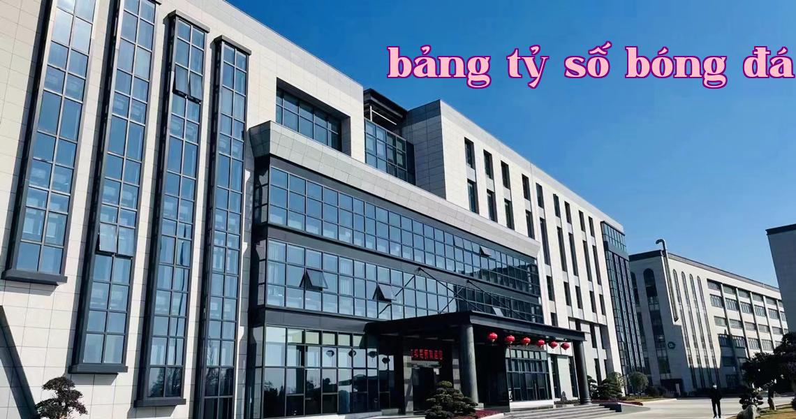 Khoảng 1